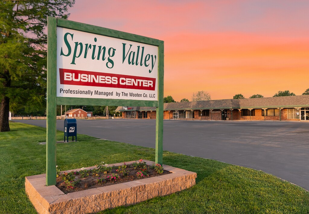 1675 E Seminole St, Springfield, MO for lease Building Photo- Image 1 of 7
