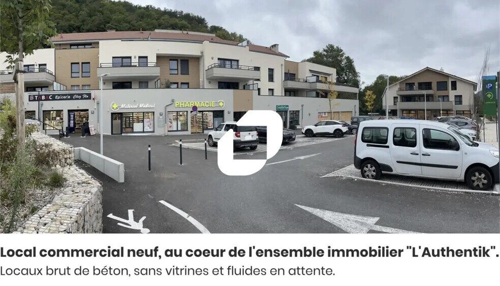 Retail in Noyarey for lease - Building Photo - Image 1 of 8