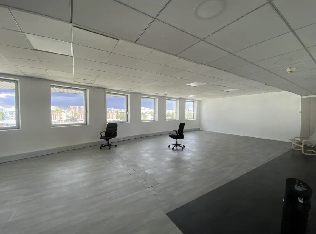 Office in Ivry-sur-Seine for lease Interior Photo- Image 1 of 17