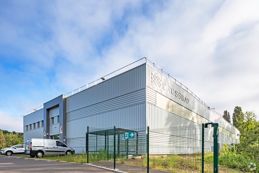 17 Rue D'Epluches, SAINT-OUEN-L'AUMONE for lease - Building Photo - Image 2 of 7