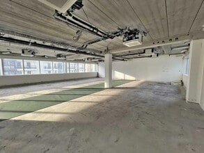 39 Rue Du Gouverneur Général Eboué, Issy-les-Moulineaux for lease Building Photo- Image 2 of 6