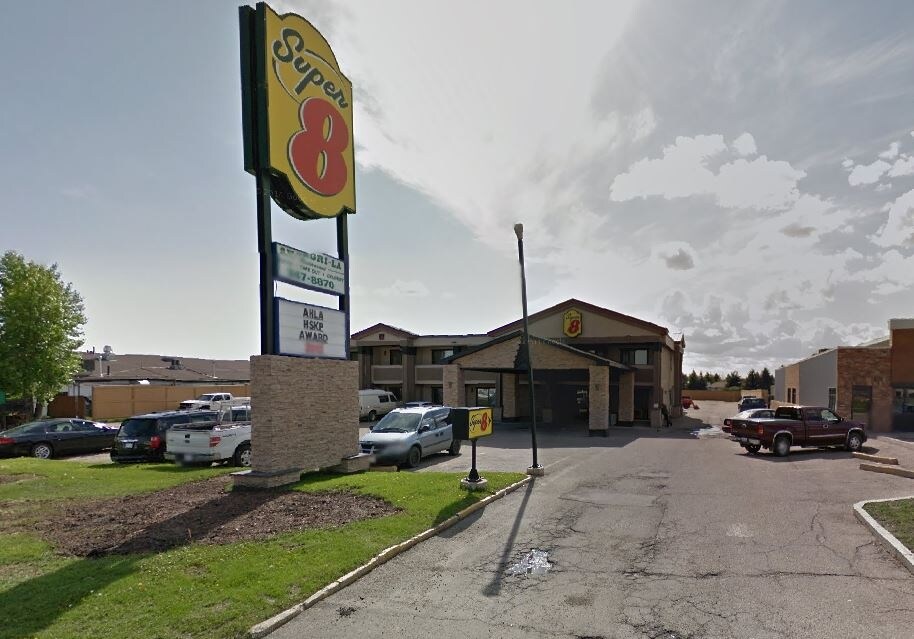 7474 Gaetz Ave, Red Deer, AB for sale Primary Photo- Image 1 of 1