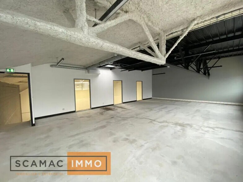 Flex in Vaux-le-Pénil for lease - Interior Photo - Image 3 of 17