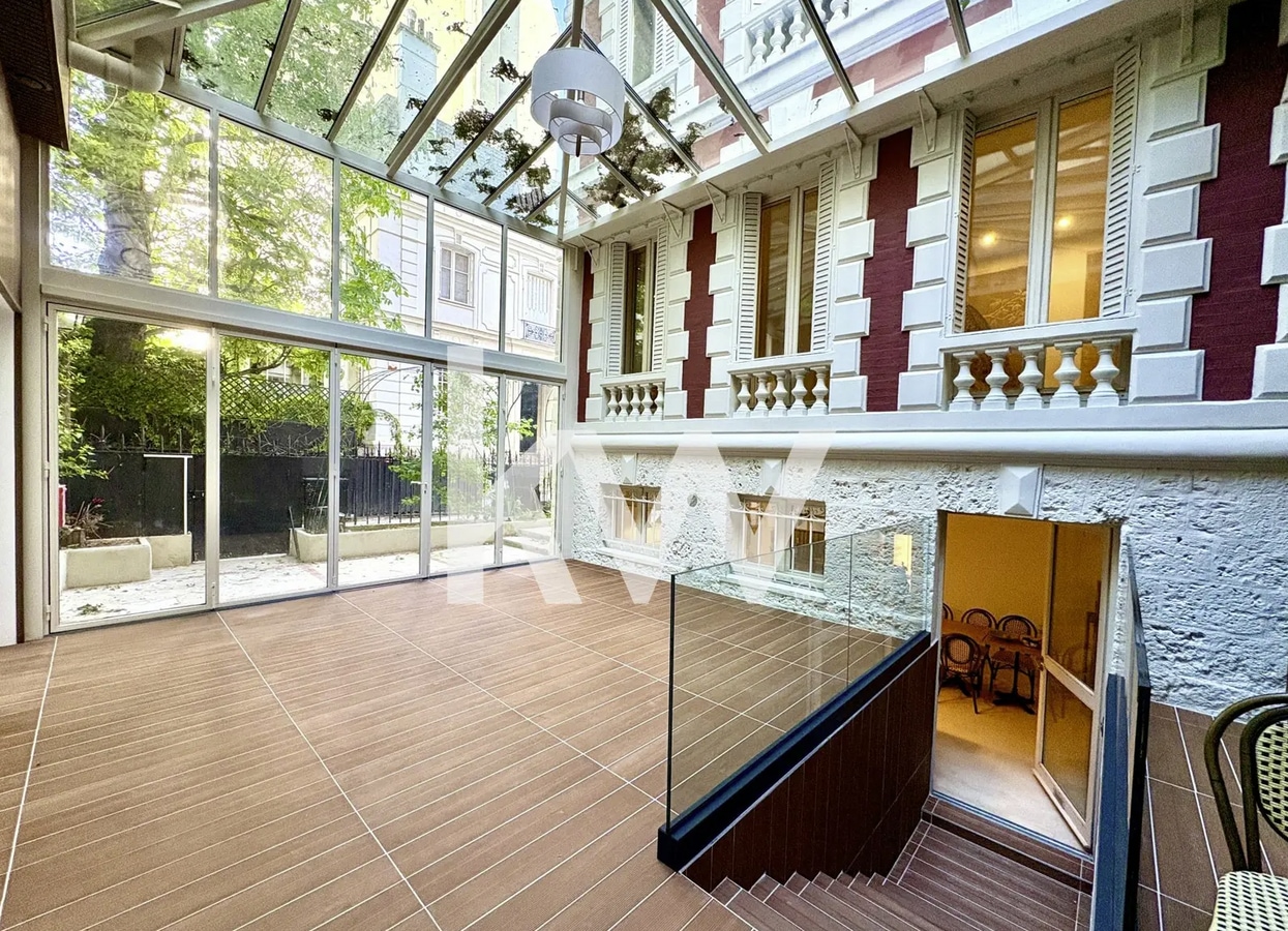 Paris, PAR 75016 - Unit 01 -  - Interior Photo - Image 1 of 2