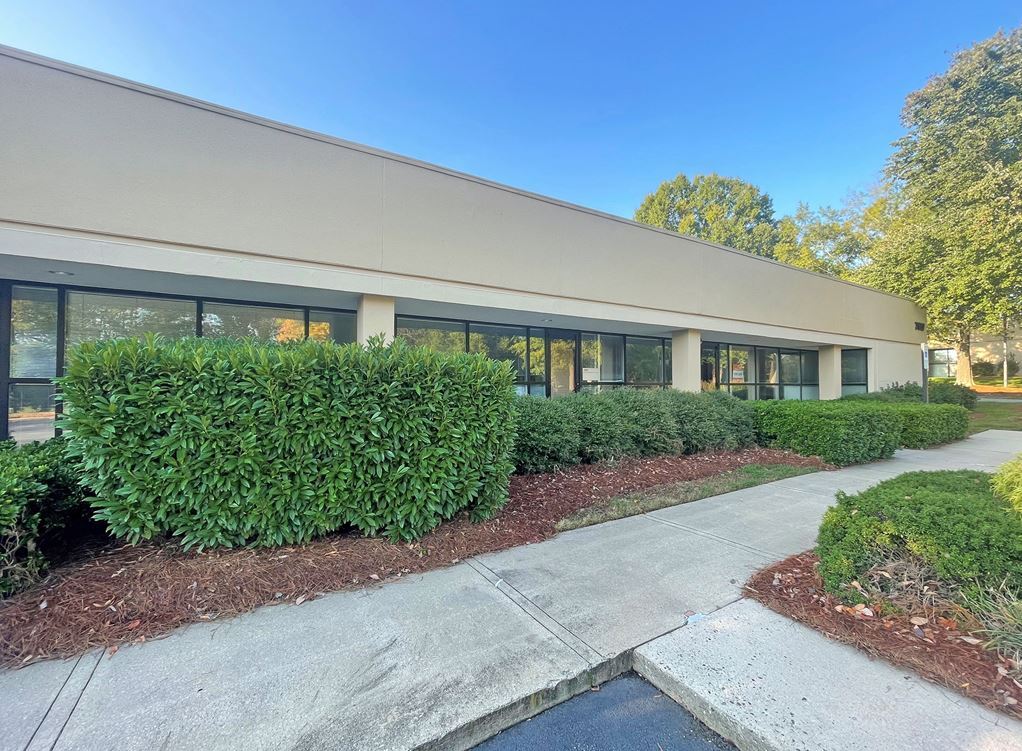 7817 National Service Rd, Greensboro, NC for lease Building Photo- Image 1 of 18