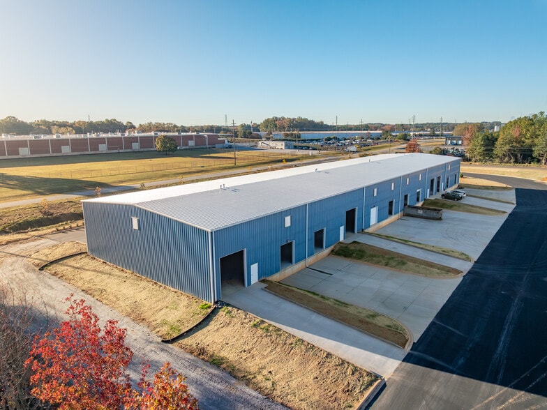 121 Osage dr, Greenville, SC for sale - Building Photo - Image 2 of 11