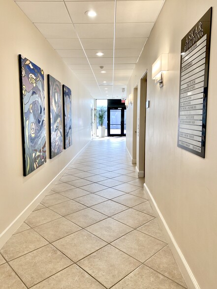 848 1st Ave N, Naples, FL for lease - Interior Photo - Image 3 of 11