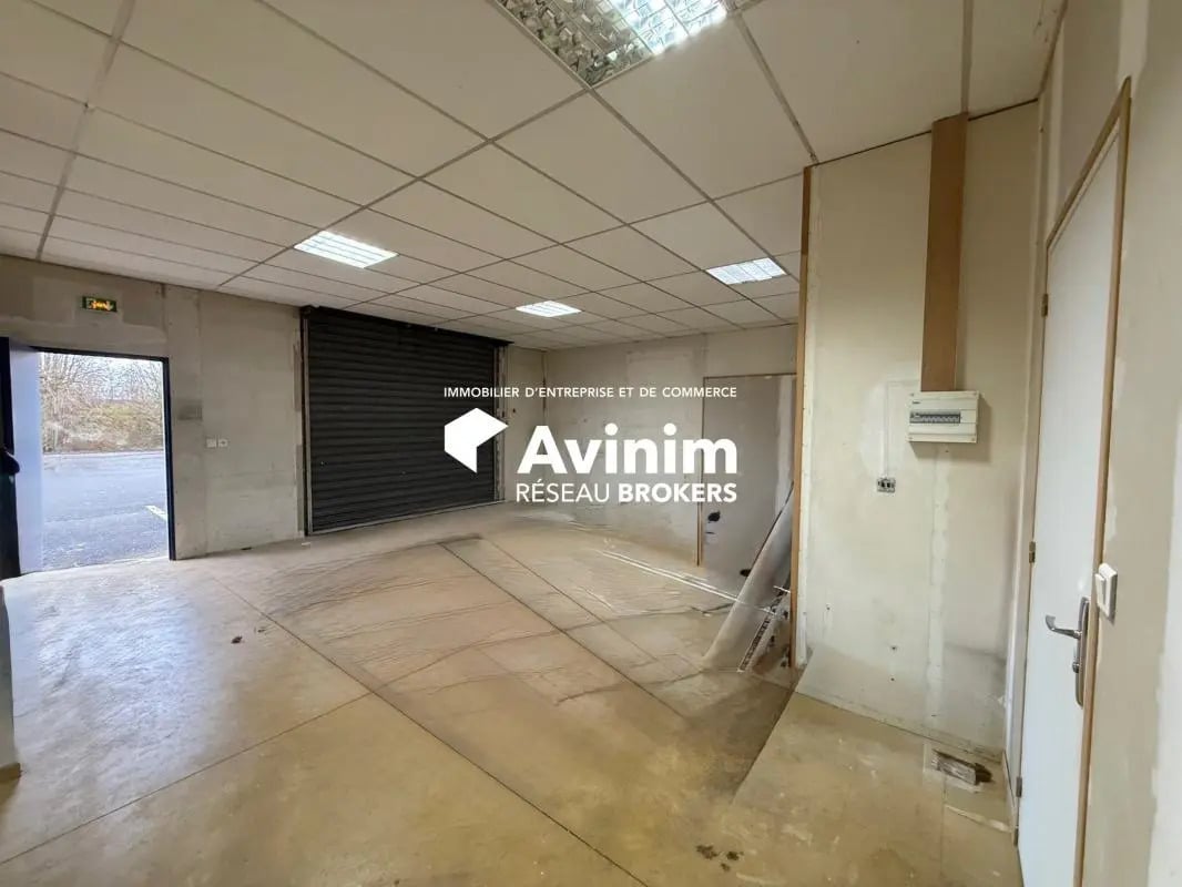 Industrial in Domont for lease Interior Photo- Image 1 of 3