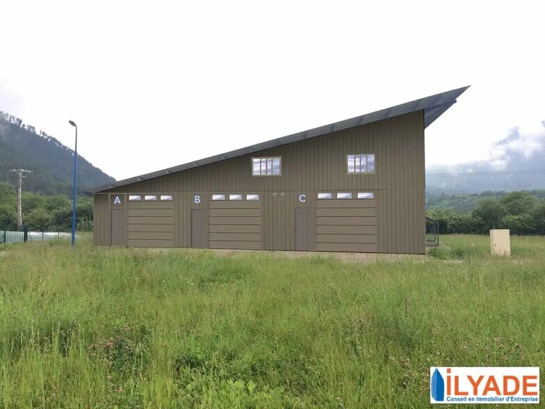 Flex in Luc-en-Diois for lease - Building Photo - Image 1 of 2