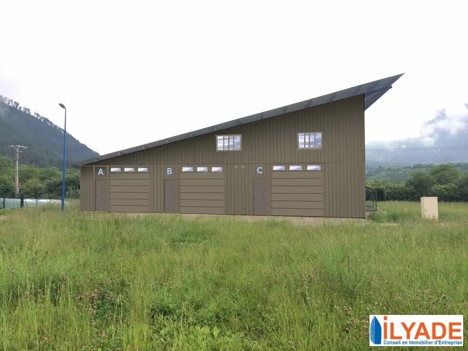 Flex in Luc-en-Diois for lease Building Photo- Image 1 of 3