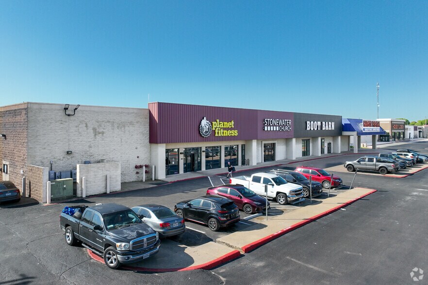 1663 W Henderson St, Cleburne, TX for sale - Primary Photo - Image 1 of 1