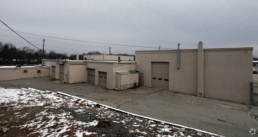 225 Cowesett Ave, West Warwick, RI for lease - Building Photo - Image 3 of 5