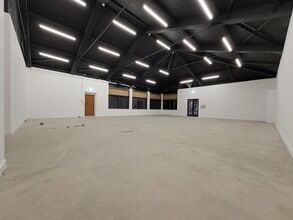 13 Benbow Ct, Shenley Church End for lease Interior Photo- Image 2 of 3