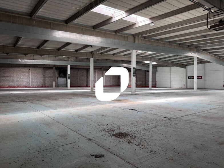 Industrial in Amiens for lease - Interior Photo - Image 2 of 8