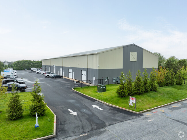 More details for 8 Leecon Ct, Southampton, NY - Industrial for Lease