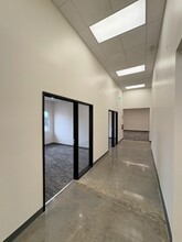 860 Charter St, Redwood City, CA for lease Interior Photo- Image 1 of 5