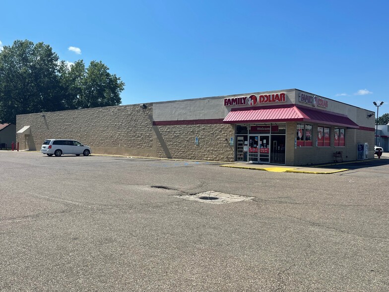566 Wabash Ave NW, New Philadelphia, OH for sale - Building Photo - Image 1 of 1