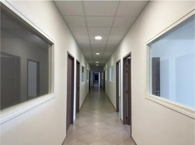 Office in La Crau for lease - Building Photo - Image 2 of 5