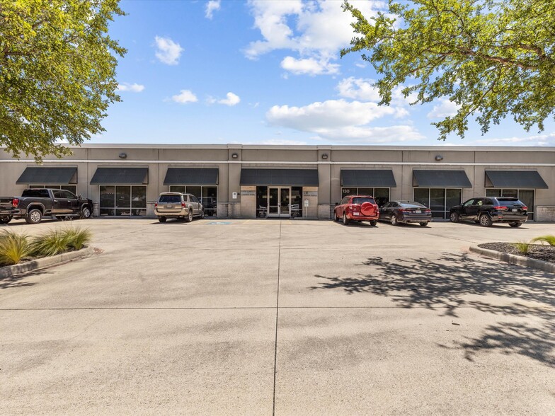 130 Central Ave, Grapevine, TX for lease - Building Photo - Image 2 of 9