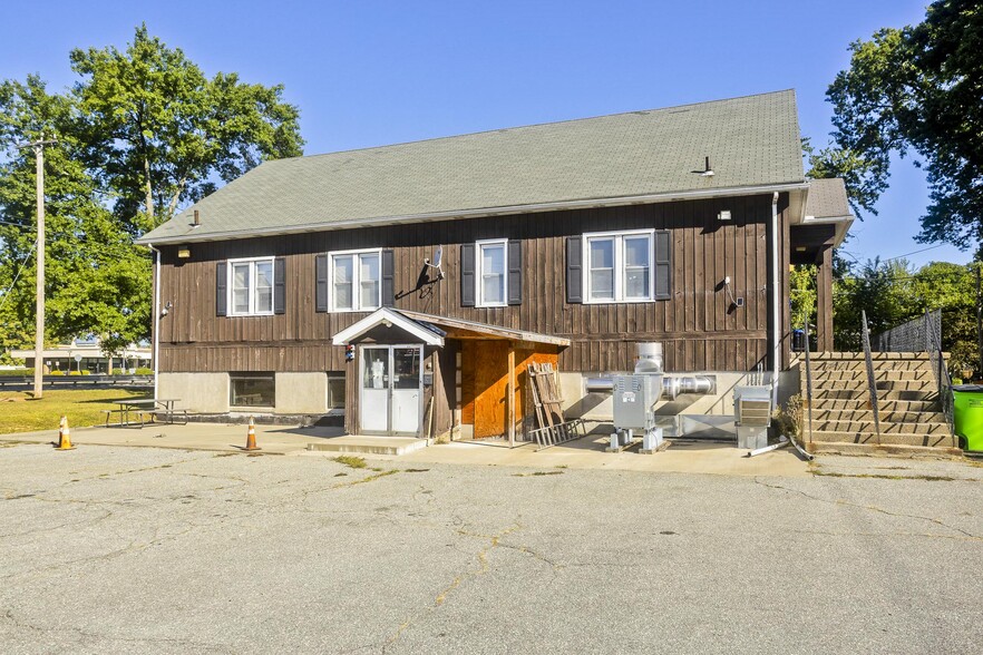 52 Gladdu Ave, Chicopee, MA for sale - Building Photo - Image 1 of 31