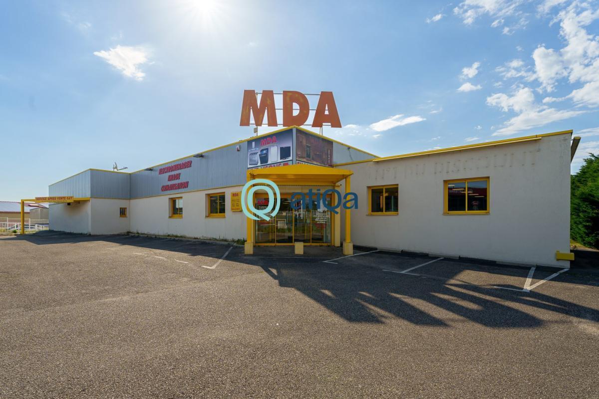 Retail in Mâcon for lease Building Photo- Image 1 of 8