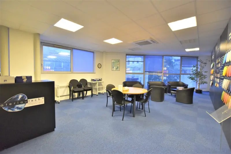 Flex in Paris for lease - Building Photo - Image 2 of 7