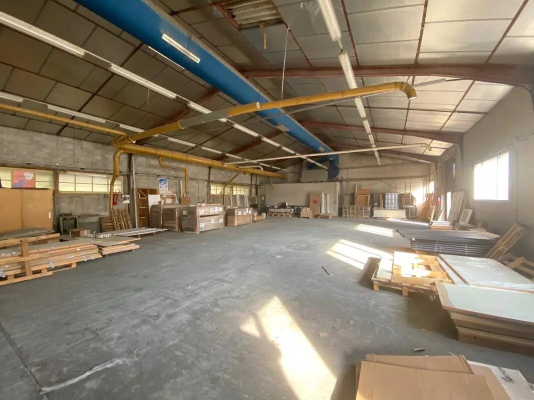 Flex in Cayrac for lease Building Photo- Image 1 of 2