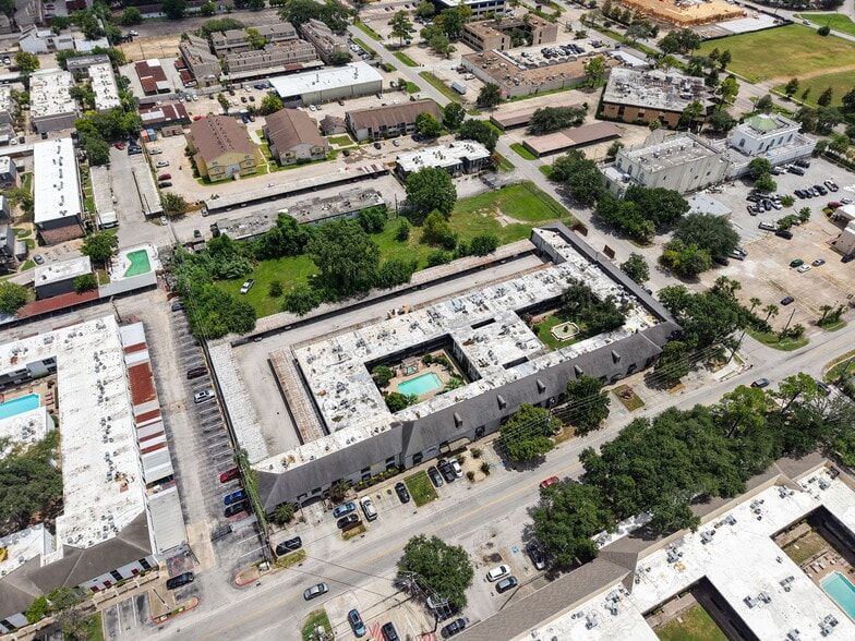 3015 Greenridge Dr, Houston, TX for sale - Building Photo - Image 3 of 29