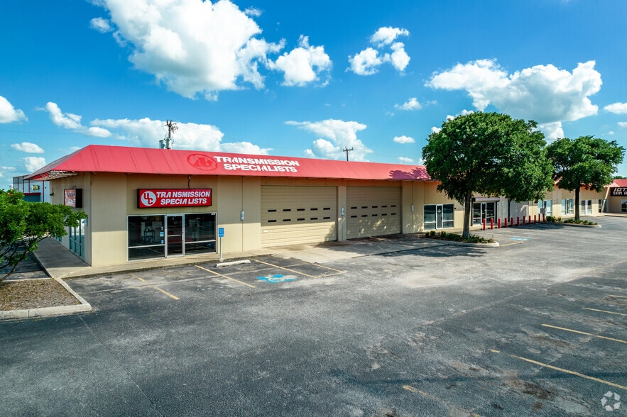 11503 E Loop 1604 N, Universal City, TX for sale - Primary Photo - Image 1 of 1