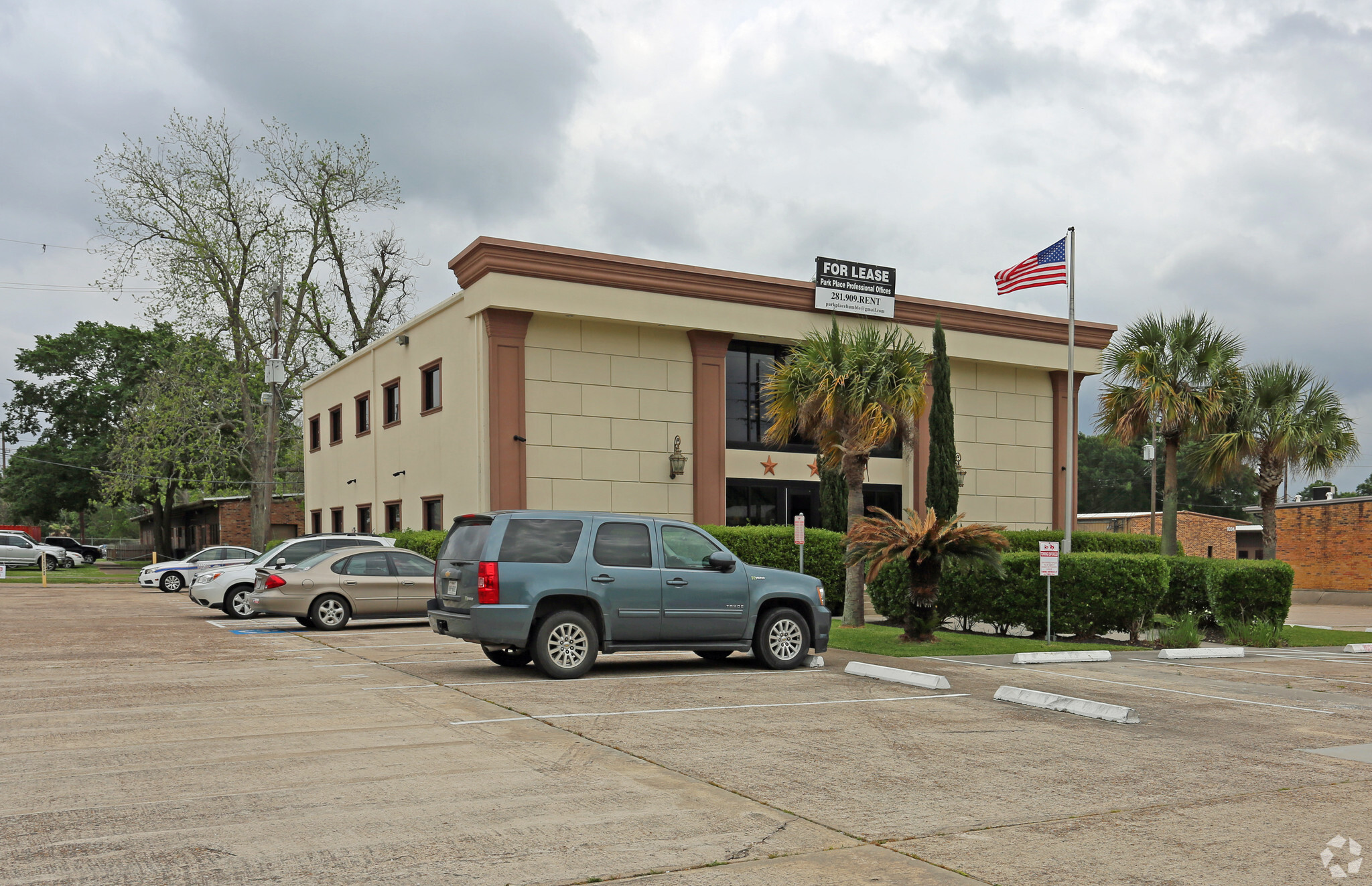 302 N Houston Ave, Humble, TX for lease Primary Photo- Image 1 of 9