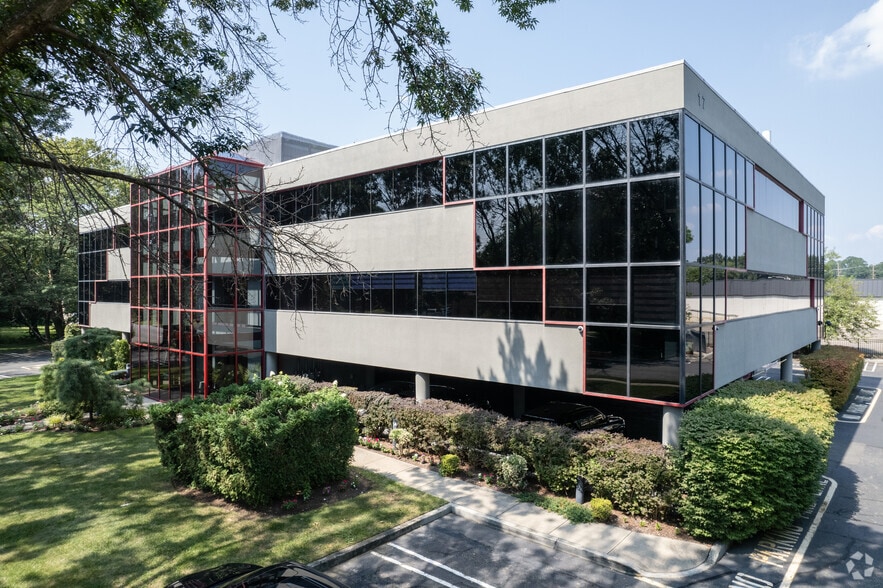 17 Arcadian Ave, Paramus, NJ for lease - Building Photo - Image 2 of 6