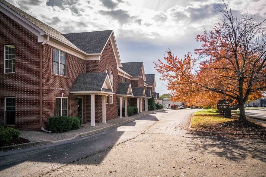 1300 Gardiner Ln, Louisville, KY 40213