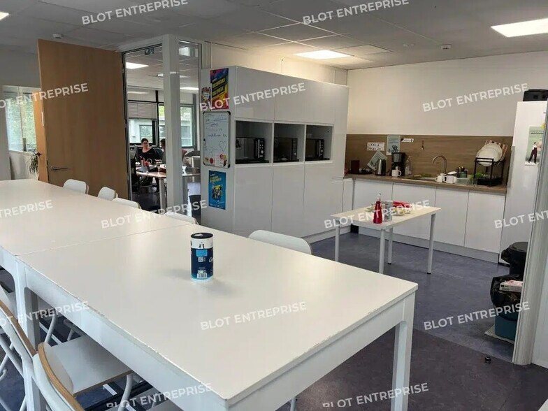 Office in Nantes for lease - Interior Photo - Image 2 of 10