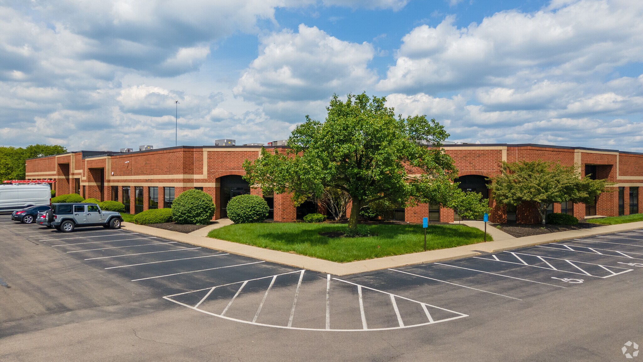 2700-2758 E Kemper Rd, Cincinnati, OH for lease Primary Photo- Image 1 of 5