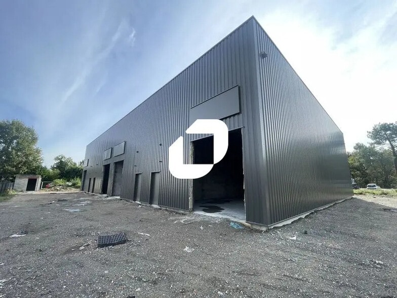 Flex in Marcheprime for sale - Building Photo - Image 1 of 7