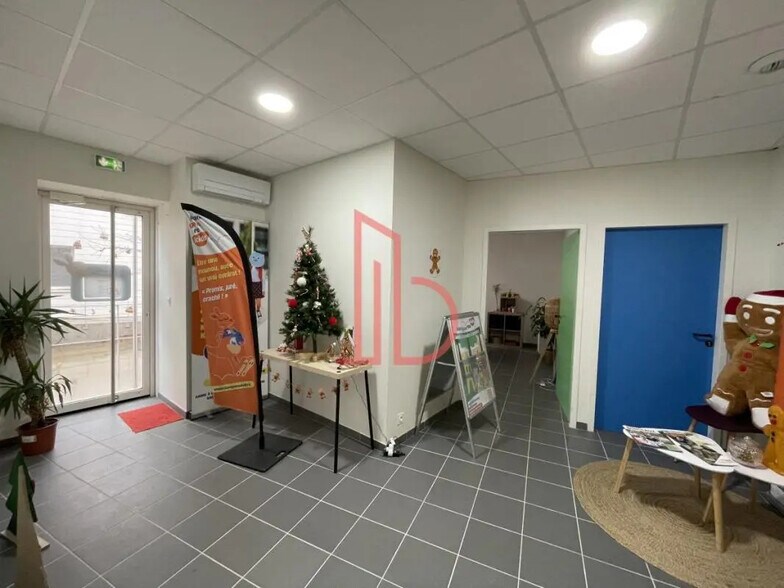 Office in Bordeaux for sale - Lobby - Image 1 of 6