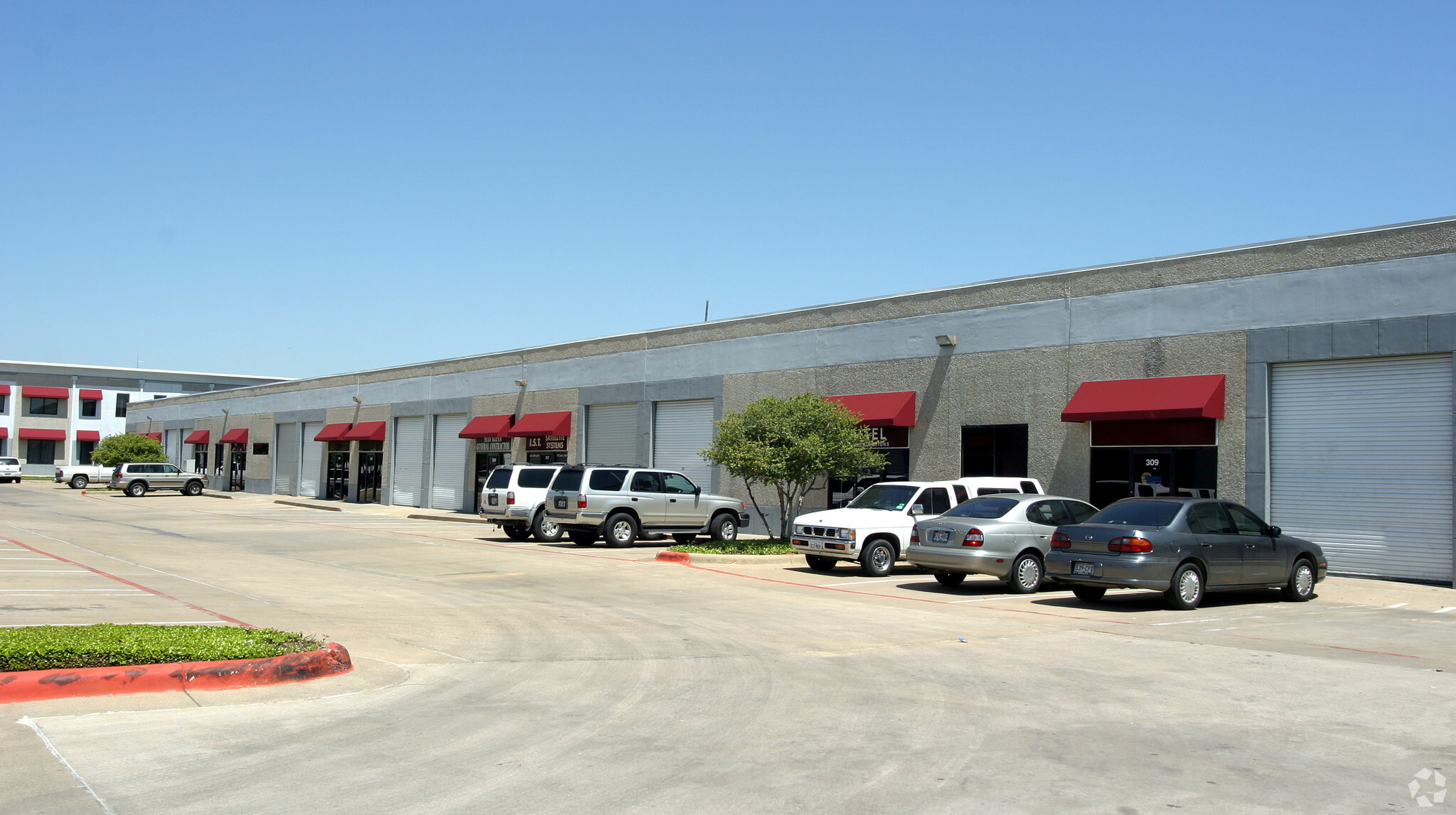 1000 Post and Paddock Ln, Grand Prairie, TX for lease Building Photo- Image 1 of 6