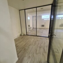 Office/Retail in Levallois-Perret for lease Interior Photo- Image 2 of 14