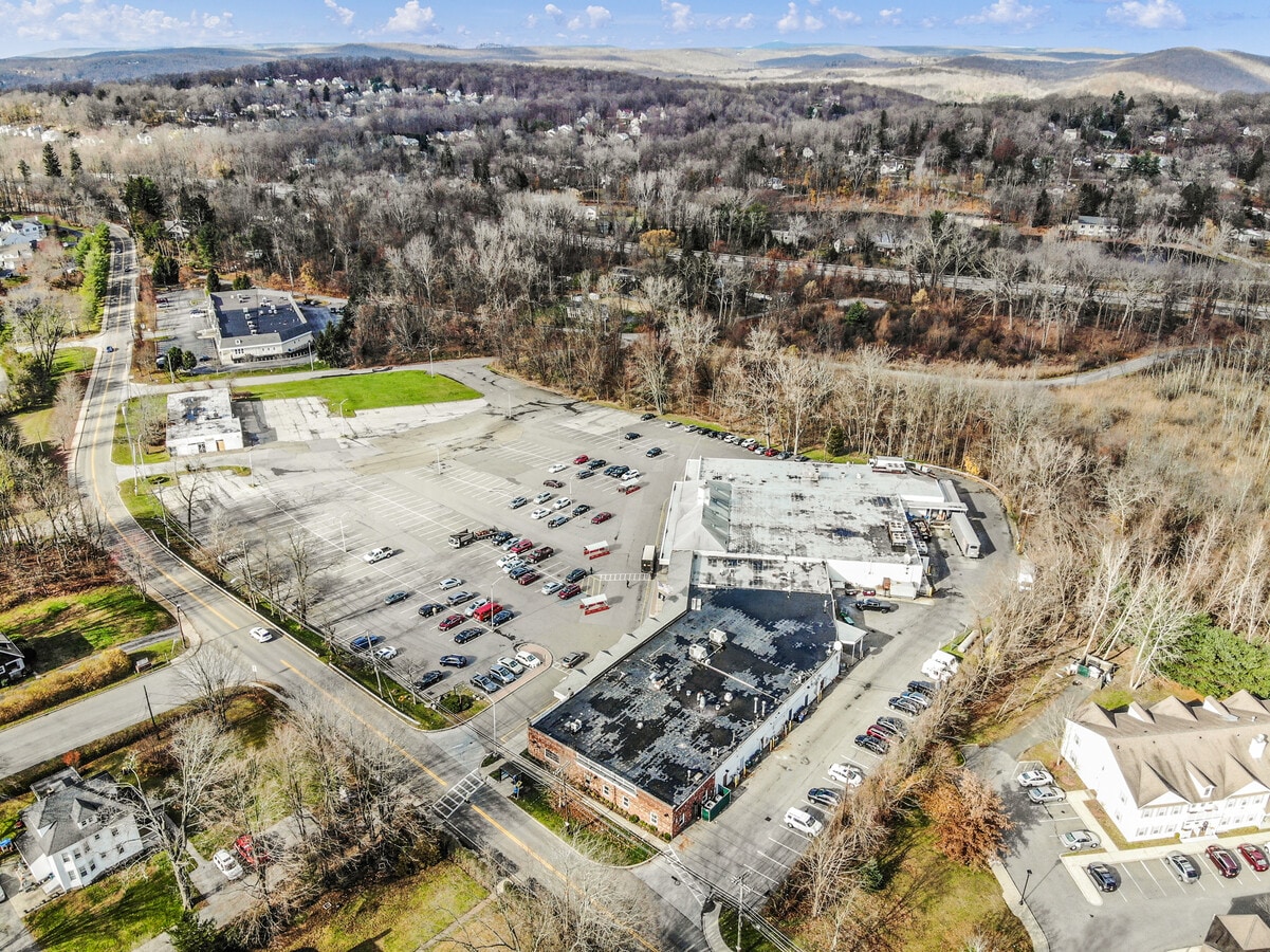 1335 E Main St, Shrub Oak, NY 10588 Shrub Oak Shopping Center