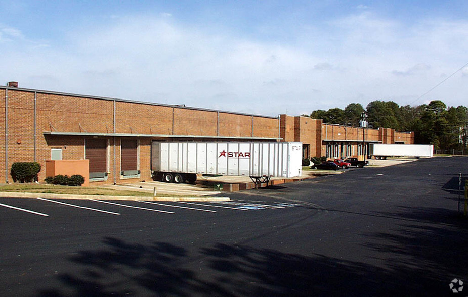 4500 Stonegate Industrial Blvd, Stone Mountain, GA for lease - Building Photo - Image 2 of 6