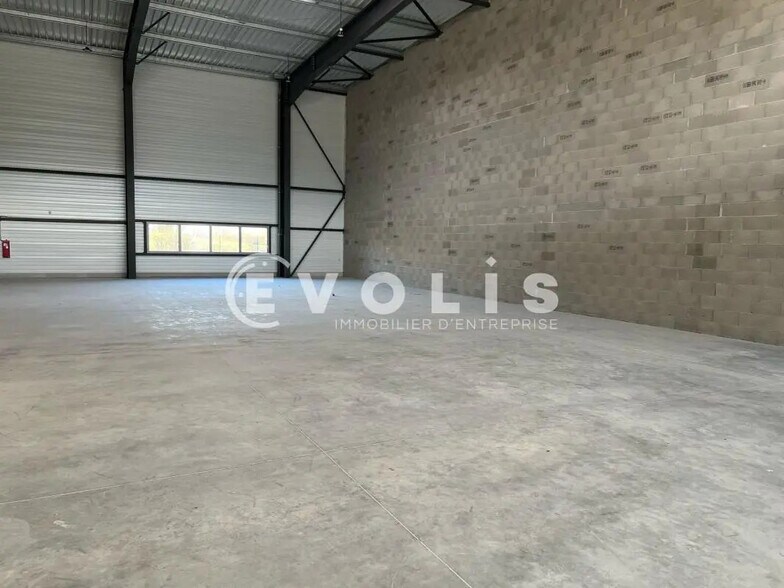 938 Rue De La Craz, Dagneux for lease - Interior Photo - Image 3 of 11