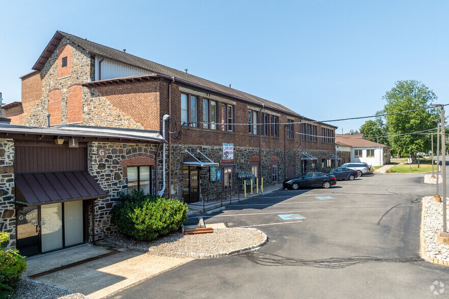 104-114 Straube Center Blvd, Pennington, NJ for sale - Primary Photo - Image 1 of 1
