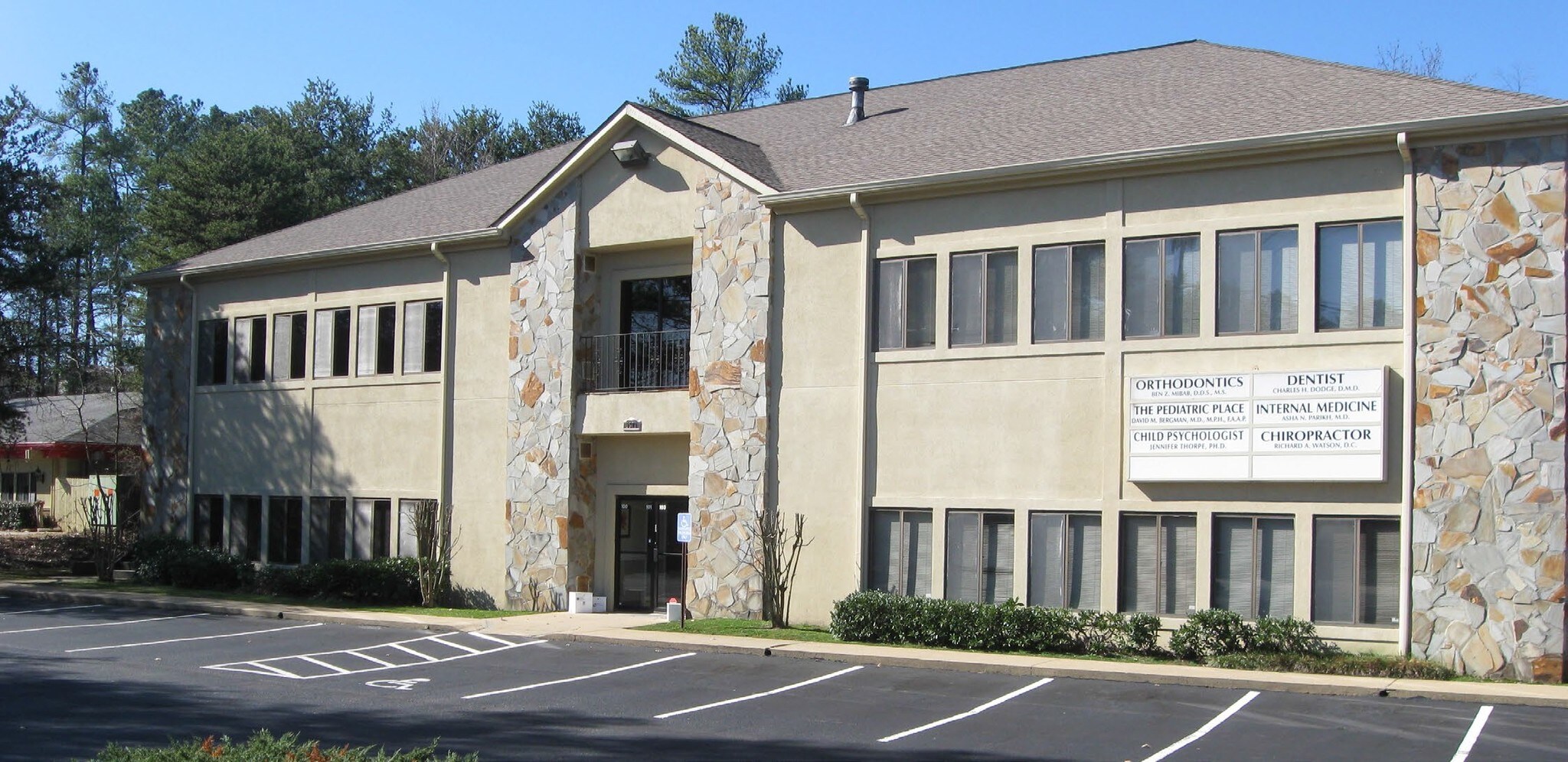 9570 Nesbit Ferry Rd, Alpharetta, GA for lease Primary Photo- Image 1 of 12