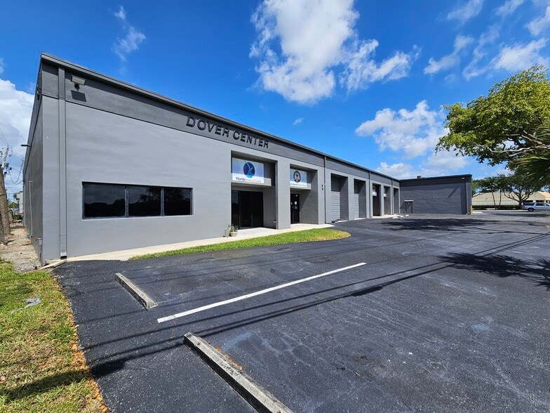 8111 Garden Rd, Riviera Beach, FL for lease - Building Photo - Image 1 of 5