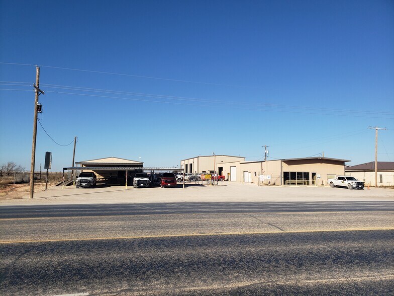 1161 TX83, Denver City, TX 79323 3 Buildings on 3.146 Acres w/ Hwy