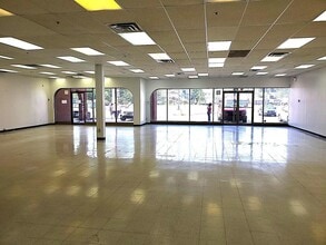 5555 Boul Des Laurentides, Laval, QC for lease Interior Photo- Image 1 of 3