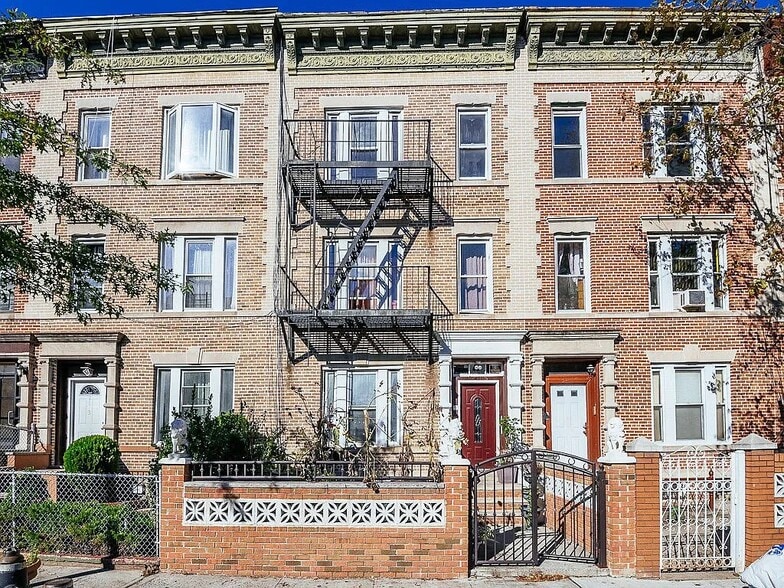 2415 Clarendon Rd, Brooklyn, NY for sale - Primary Photo - Image 1 of 3