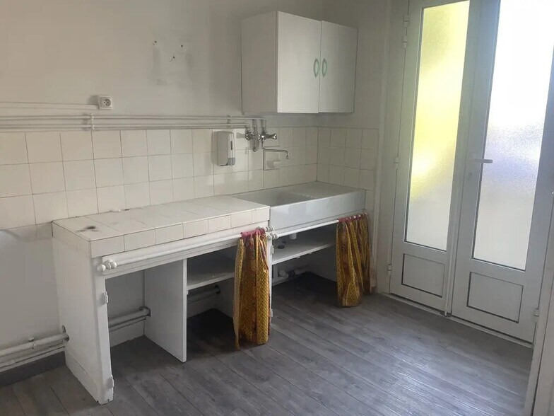 Retail in Angoulême for sale - Interior Photo - Image 3 of 6