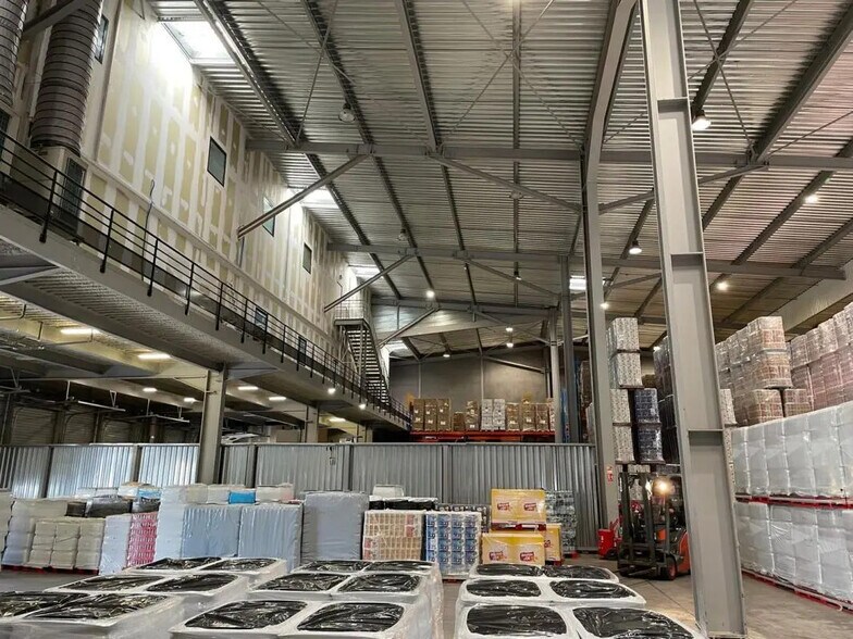 Industrial in La Crau for lease - Building Photo - Image 2 of 5