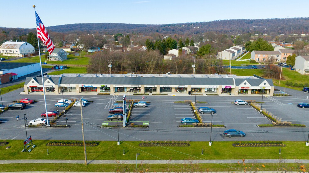 3915 E Market St, York, PA for lease - Building Photo - Image 1 of 1